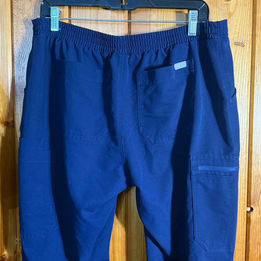 Figs Technical Collection in Deep Blue Nurse scrubs size large 2 piece set - Picture 10 of 14